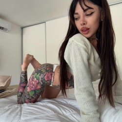 I love how my ass jiggle when I throw it back