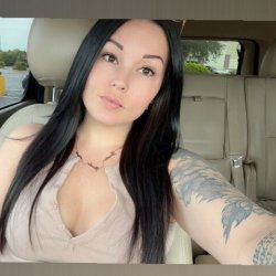 T@yking92 Sexy Tatted milf