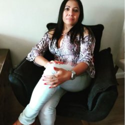 Coroa cachorrona muito safada que conheci no grupo doida pra da a buceta carnuda pro negão 😈🍆💦💦