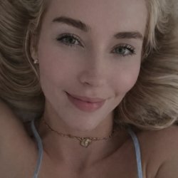Beautiful blonde hottie gives great blowjob