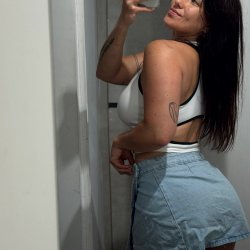 Let me mesmerize you with my perfect body Honey
