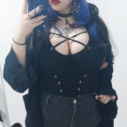 Roses are red… and I look better in black