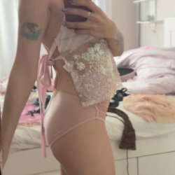 🔞Sexy lace hugging my curves & juicy ass🍑💋 Full nude on OF!