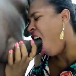Tia boqueteira engasgando no pauzão