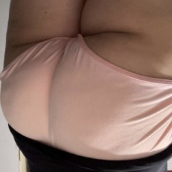 956 juicy ass 🤤