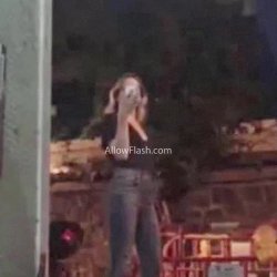 Dickflash a waitress she record the cumshot