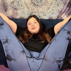 This leggings is tight… but I want you stretching me wide open inside it