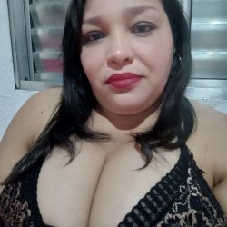 Que a rola do negão é grande não é novidade né tropa, coroa elogiando a rola preta do negão 😈😈🍆
