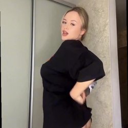 Beautiful Emily Leaks 18+
