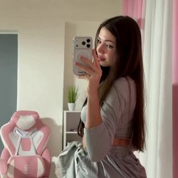 Teasing curves and gamer vibes, ready to play? 🍑💖🎮
