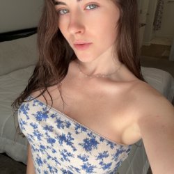 Does my slutty body making u hard right now
