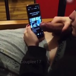 Passando rola dura no celular