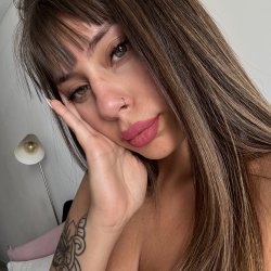 I wanna be your perfect lil slut 🤭🖤🖤