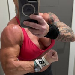 My muscle is your new addiction💪🔥