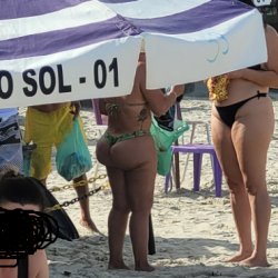 Coroa da bunda siliconada gigante - Praia Grande SP
