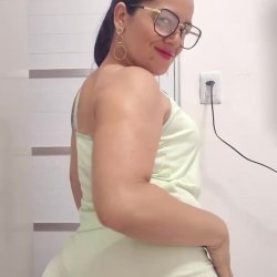 Coroa gostosa, Thelma, ela adora deixar os novinhos de pau bem duro 🤤🥒💦
