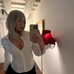 Feeling so horny this evening and craving for some cock