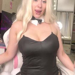 🔞 Young sexy bunny big perky tits round ass horny slut leather fishnets 🫦💦🍑😈 OF now