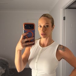Praise this little slut for being so damn irresistible