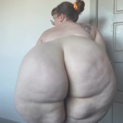 Huge Ass Pawg BBW Booty Butt Naked Clapping Laney Blue