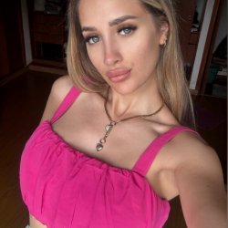 Eyes that tease… lips that tempt