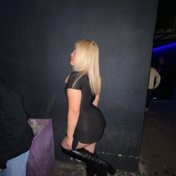 Rubia culona de Argentina 🇦🇷 Quiere leche la muy puta