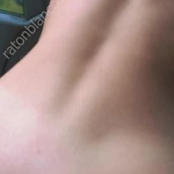 Hermosa pendeja argentina en el auto