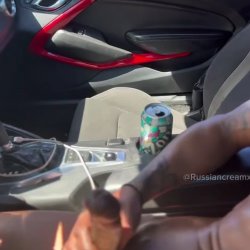 Public flash turns to a handjob from Ebony