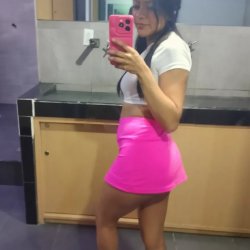 Rica putita le encanta estar enseñando su delicioso culo 🤤