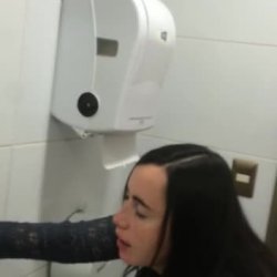 professor de medicina comendo aluna