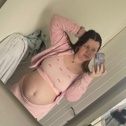 Want to fuck a pretty hot pregnant girl