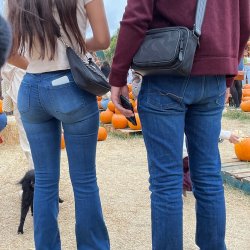 Fuckable ass in tight jeans