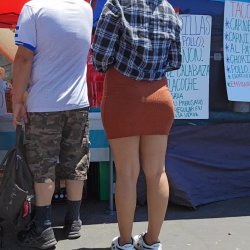 Chicas grabadas en la calle vy 13
