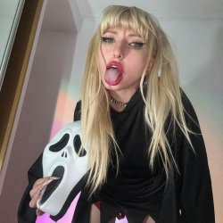 Nothing tastes better than you leaking down my throat