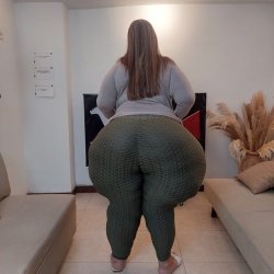 i ask her questions about food & she blocked me it’s obvious some micro penis simp runs her page lol