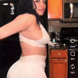 What we all wanted to do with her post (Smackin ass)