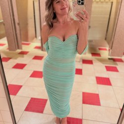 Blonde Hotwife