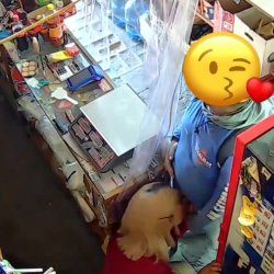 DickFlash the cashier she end up sucking dick