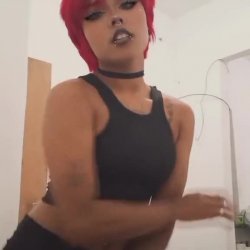 Gótica gostosa dançando- Hot Goth