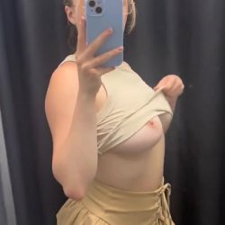 Stunning Emily Leaks 18+