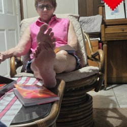DANIELLE READS PORN