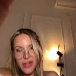 Blondie fucks her pussy to oblivion 🤤