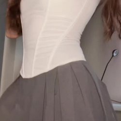 Get ready to play with my curves and catch the ultimate tease! 🍑💋✨