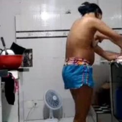 Live com diarista grávida na cozinha