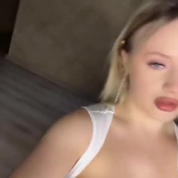Stunning Emily Leaks 18+
