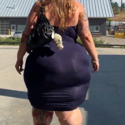 her ASS is fucking insane…princess 🍐 huge ass!