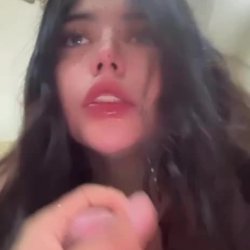 Linda colombiana mamando cute slut blowjob