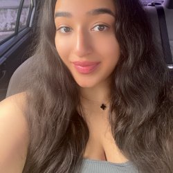 Request.. Thick Gorgeous 🇮🇳🇨🇦🇺🇲 Milf.. <> Instagram Influencer.. <> Loves taking BBC..