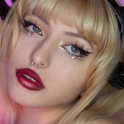 Fuck doll with pretty eyes