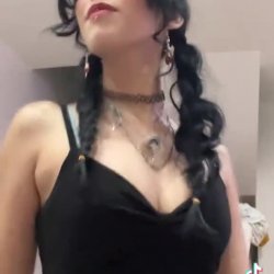 La puta de eyliane mueve el culo por likes